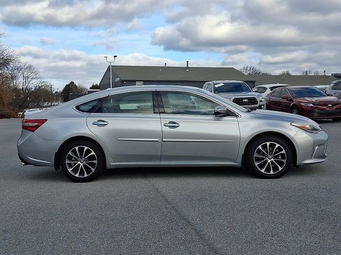 Used 2018 Toyota Avalon XLE Premium image 7