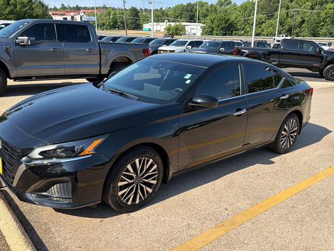 Used 2025 Nissan Altima 2.5 SV w/ SV Premium Package FWD image 24