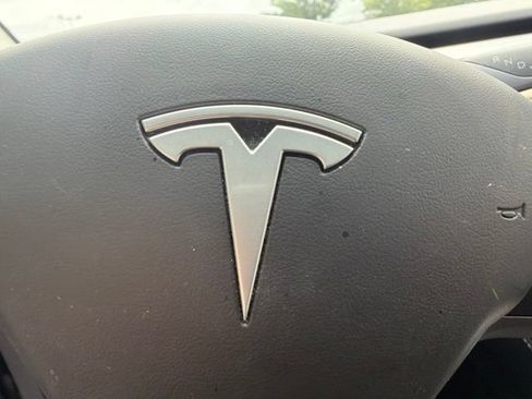 Used 2025 Tesla Model Y Long Range AWD/4WD image 17