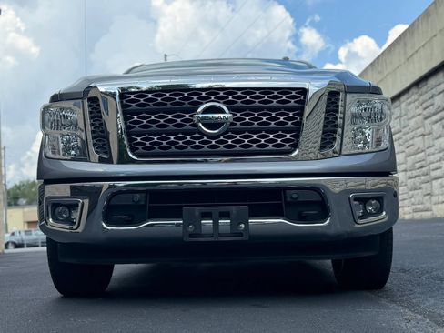 Used 2017 Nissan Titan SV AWD/4WD image 36