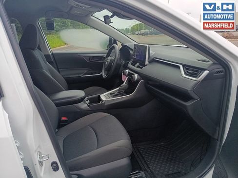 Used 2025 Toyota RAV4 LE AWD/4WD image 24