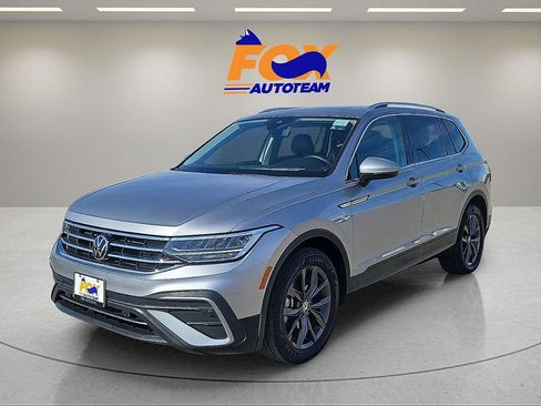 Used 2023 Volkswagen Tiguan SE image 1