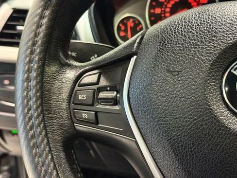 Used 2018 BMW 320i Sedan w/ Sport Package image 15