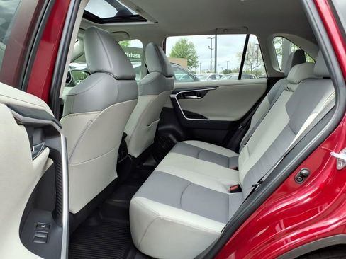 Used 2020 Toyota RAV4 Limited image 11