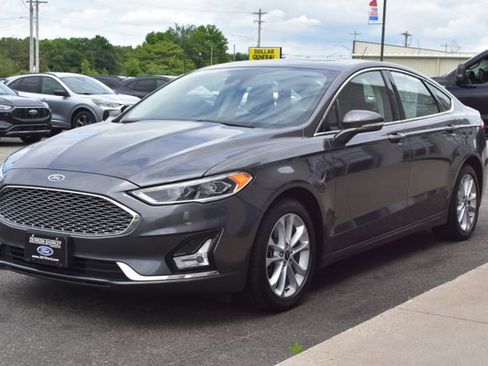 Used 2019 Ford Fusion Energi Titanium FWD image 18