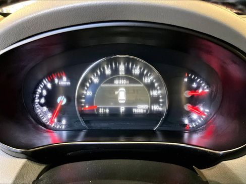 Used 2019 Kia Sorento SX image 26