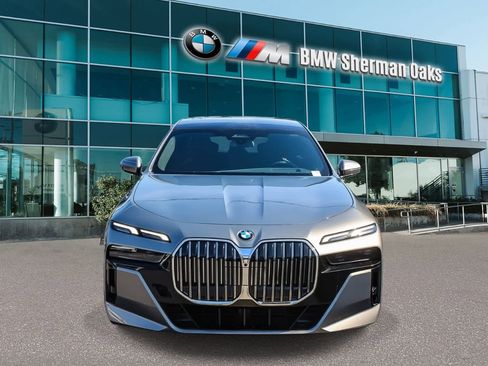 New 2026 BMW 740i w/ Premium Package RWD image 2