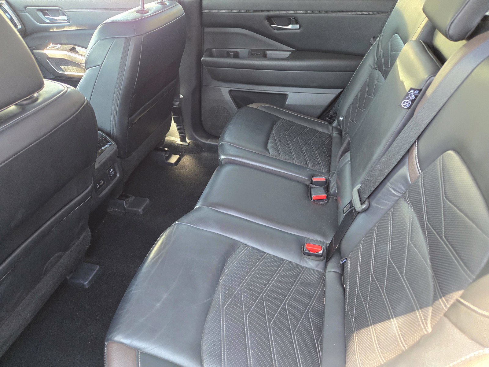 Used 2023 Nissan Pathfinder Platinum w/ Cargo Package AWD/4WD image 13