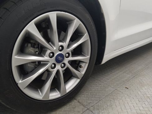 Used 2017 Ford Fusion SE w/ Fusion SE Technology Package image 31