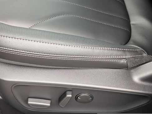 New 2025 Ford Escape SE w/ PHEV Premium Package image 30