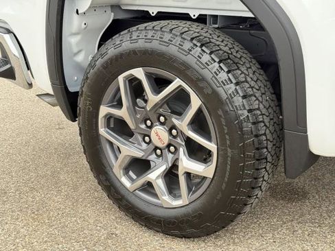 New 2026 GMC Sierra 1500 SLE image 12