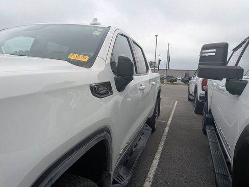 Used 2025 GMC Sierra 1500 AT4 w/ Technology Package AWD/4WD image 4