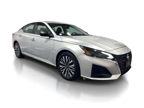 Used 2024 Nissan Altima 2.5 SV FWD image 5