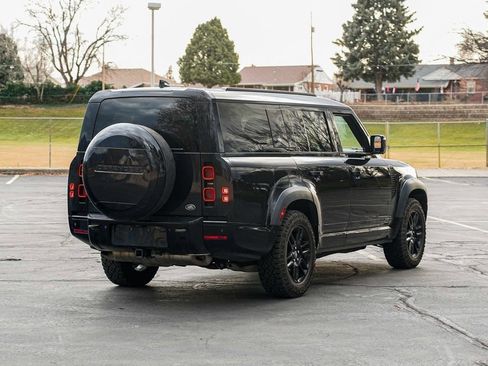 Used 2023 Land Rover Defender 130 X-Dynamic SE image 5