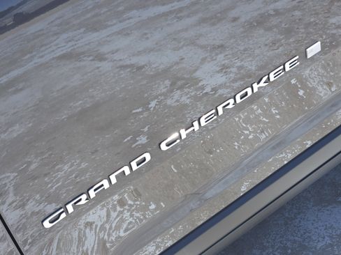 Used 2025 Jeep Grand Cherokee Laredo X RWD image 13