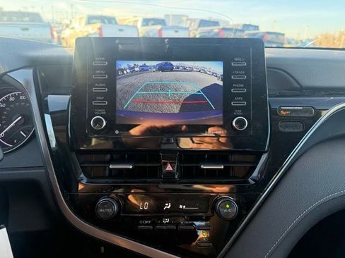 Used 2021 Toyota Camry SE image 11