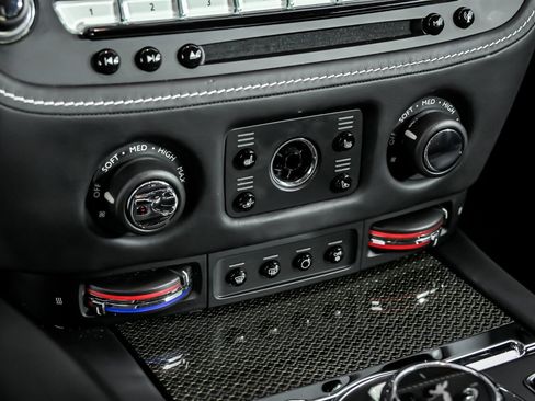 Used 2020 Rolls-Royce Wraith image 39