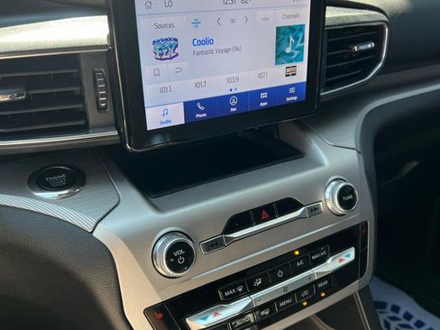 Used 2022 Ford Explorer XLT w/ Equipment Group 202A AWD/4WD image 31