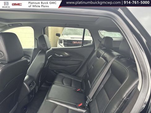 Used 2024 GMC Terrain SLT image 12