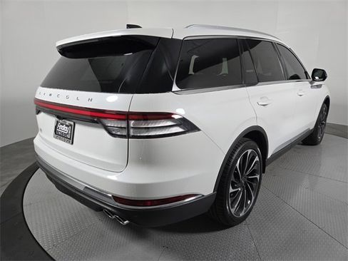 New 2026 Lincoln Aviator Reserve image 4