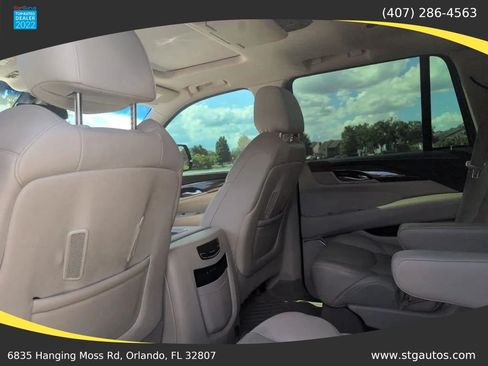 Used 2018 Cadillac Escalade Premium Luxury AWD/4WD image 17