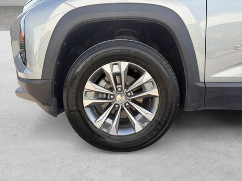 Used 2025 Chevrolet Equinox LT FWD image 23