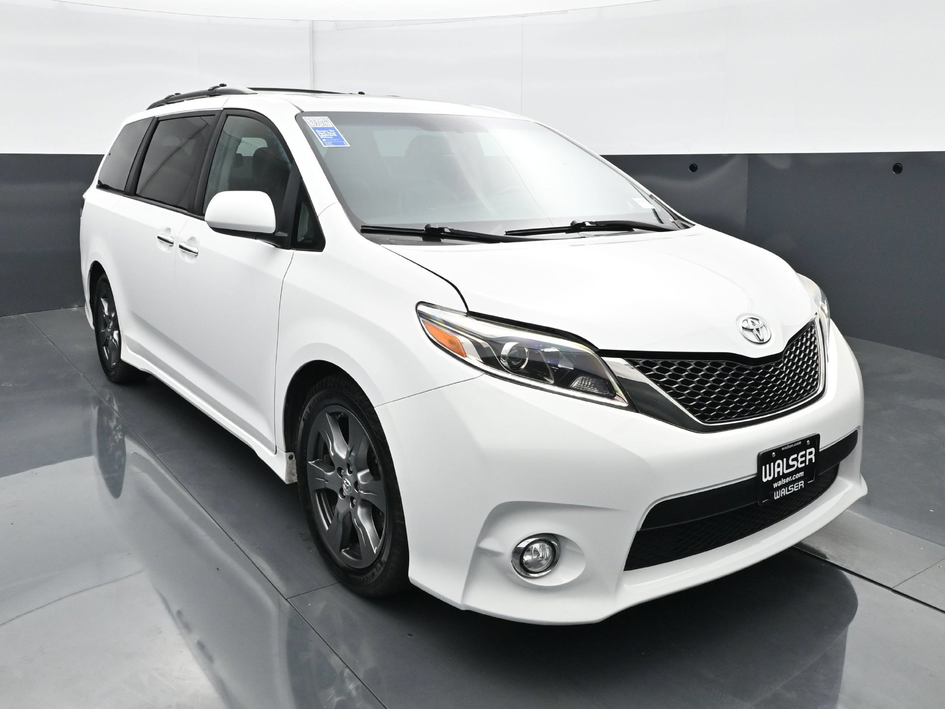 Used 2017 Toyota Sienna SE w/ SE Preferred Package FWD image 11