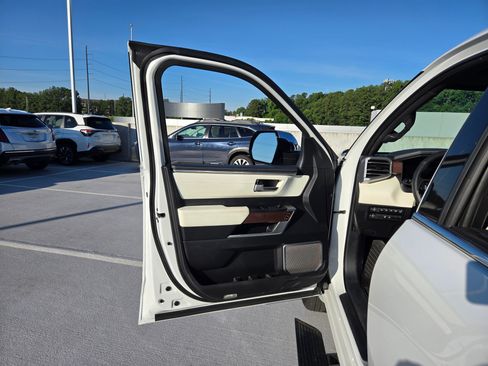 Used 2023 Toyota Tundra Capstone AWD/4WD image 13