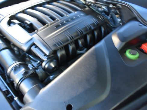 Used 2018 Porsche Cayenne Platinum Edition image 53