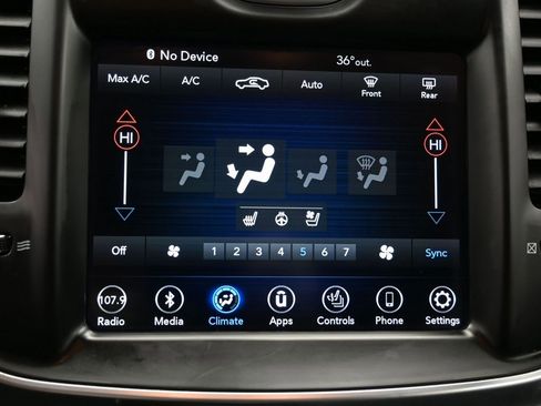 Used 2019 Chrysler 300 Limited image 23