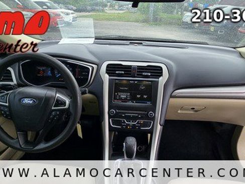 Used 2016 Ford Fusion SE FWD image 17