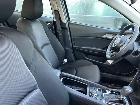 Used 2018 MAZDA MAZDA3 Sport FWD image 10