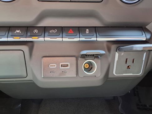 Used 2025 Chevrolet Silverado 1500 Custom w/ LPO, Dark Essentials Package AWD/4WD image 8