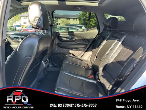 Used 2024 GMC Terrain AT4 w/ GMC Pro Grade Package AWD/4WD image 34