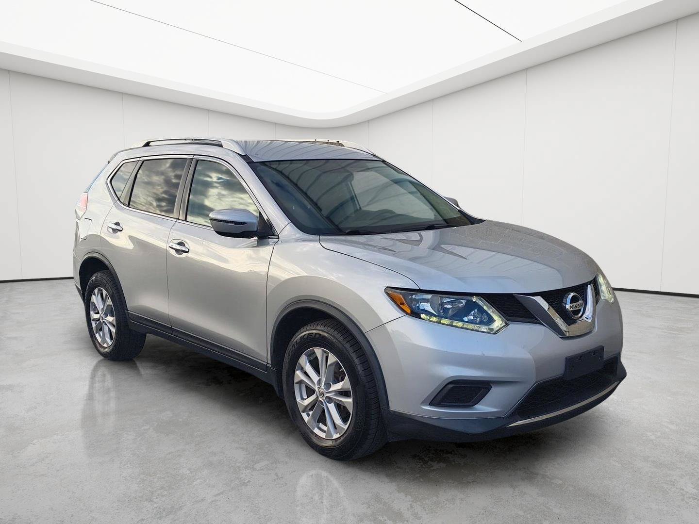 Used 2016 Nissan Rogue SV AWD/4WD image 2