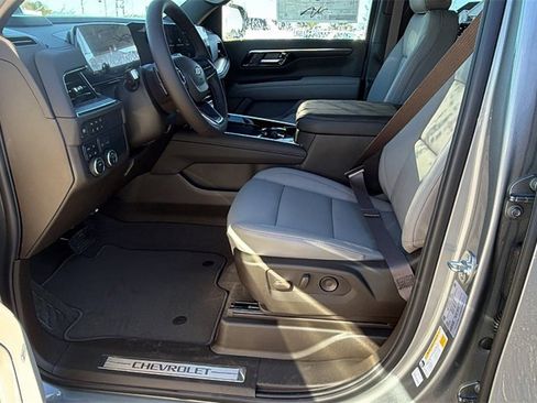 New 2026 Chevrolet Suburban LT image 12