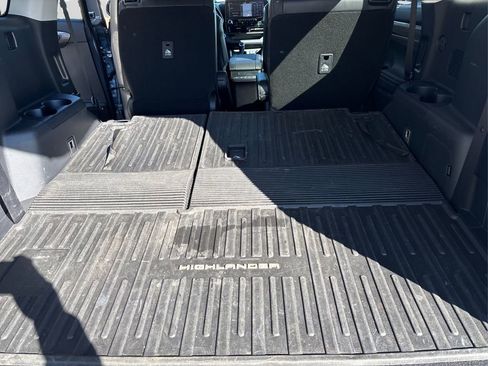 Used 2021 Toyota Highlander Limited image 11