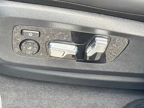 New 2026 BMW X6 xDrive40i w/ Executive Package image 24
