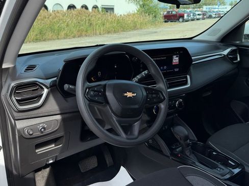 Used 2024 Chevrolet TrailBlazer LT w/ Driver Confidence Package image 38
