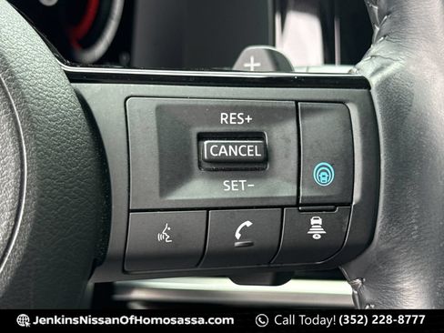Used 2023 Nissan Pathfinder Platinum w/ Black Appearance Package FWD image 44