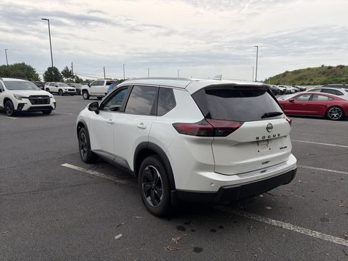 Used 2024 Nissan Rogue SV w/ SV Premium Package AWD/4WD image 7