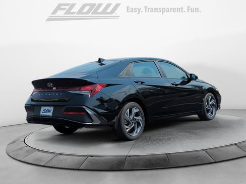 Certified 2025 Hyundai Elantra Sport FWD image 9