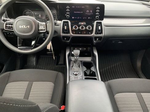 Used 2023 Kia Sorento LX image 16