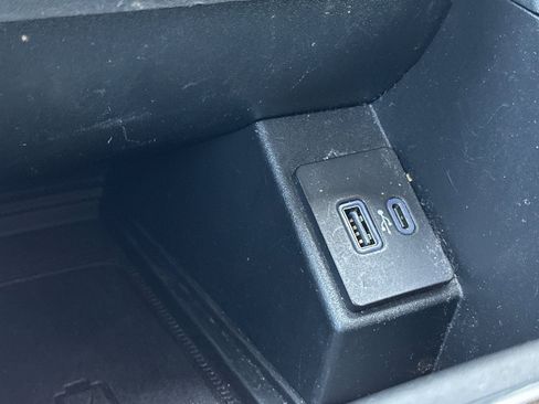 Used 2024 Ford Edge Titanium image 30