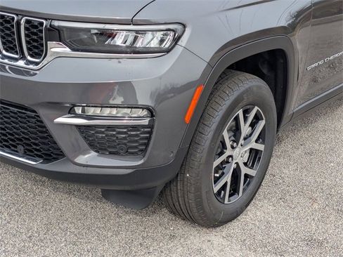 New 2025 Jeep Grand Cherokee Limited w/ Luxury Tech Group II image 9