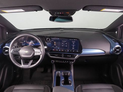 Used 2024 Chevrolet Equinox EV LT image 3