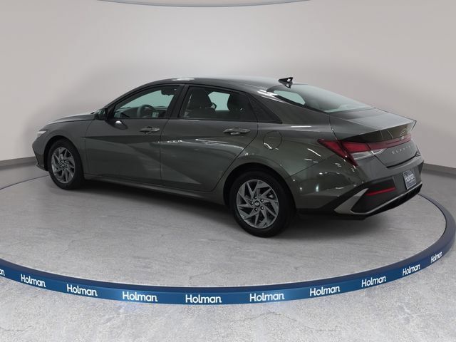 Used 2024 Hyundai Elantra SEL FWD image 8