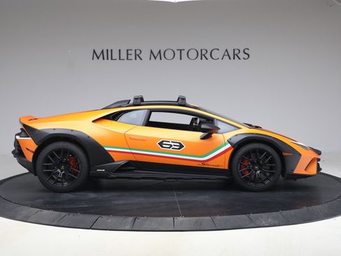 Used 2024 Lamborghini Huracan Sterrato image 9