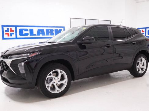 Used 2026 Chevrolet Trax LS w/ LS Convenience Package FWD image 33