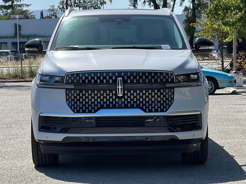 New 2026 Lincoln Navigator L Reserve AWD/4WD image 6